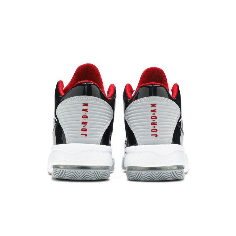 Air Jordan Max Aura 2 Sort Hvid Grå Rød Sko Herre
